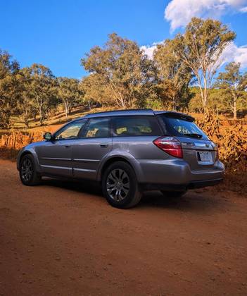 SUBARU LEGACY 3.0 SEDAN 4X4 6 CILINDROS 24V GASOLINA 4P AUTOMÁTICO